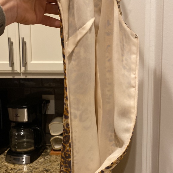 BLOOMINGDALE’S Sz 8 silk animal print sleeveless dress with ruffles. - Picture 6 of 8